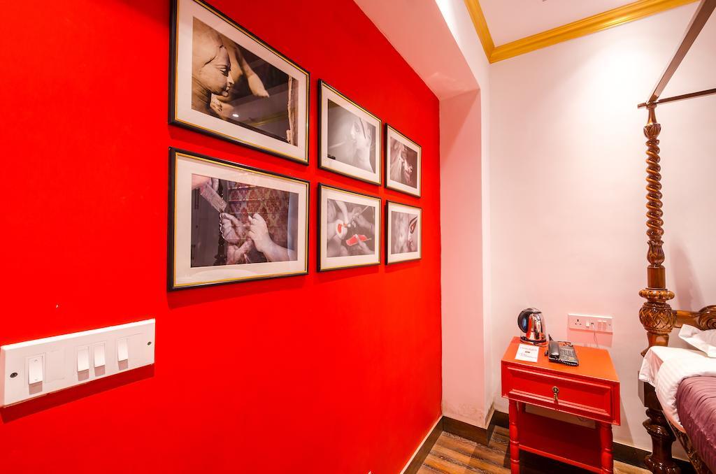 The Corner Courtyard Hotel Kolkata Exterior photo